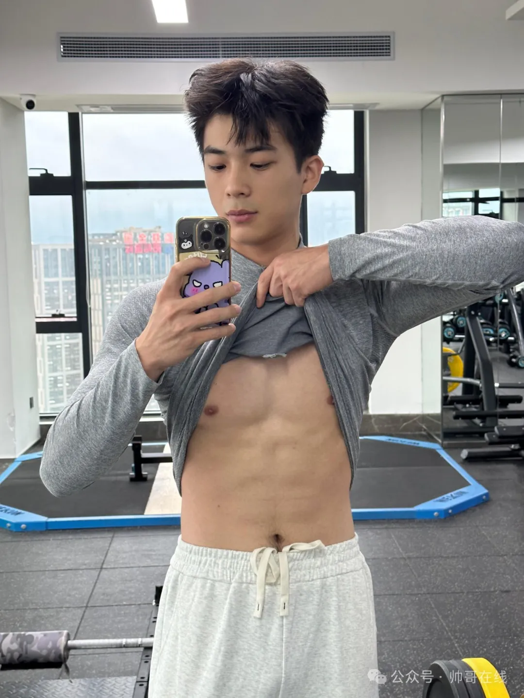 体育生网红健身小鲜肉，男生壮一点更帅！