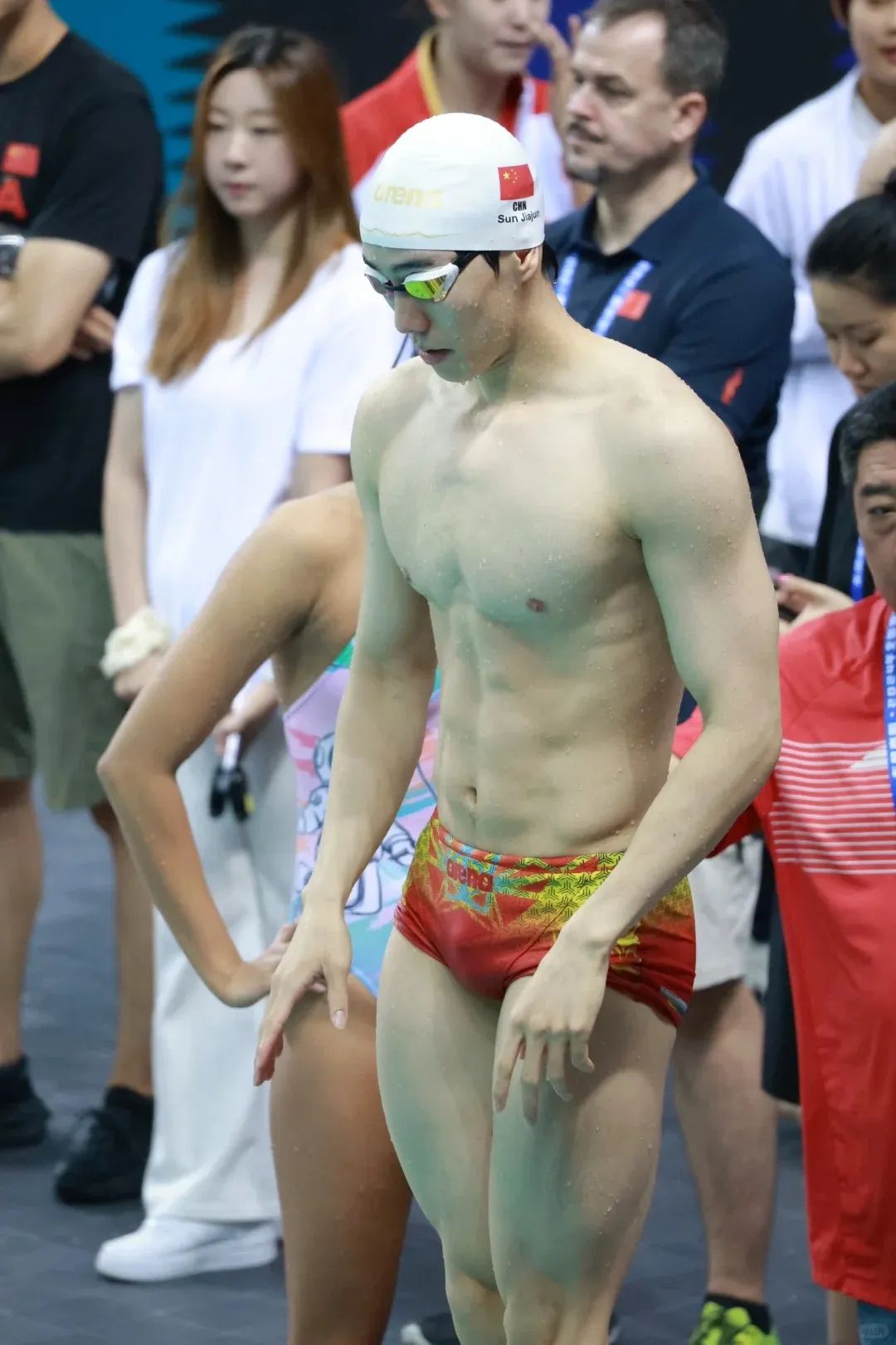 被男队友拍 pp 的游泳小哥原来是孙佳俊！为什么他是湖北必吃榜 top1？！