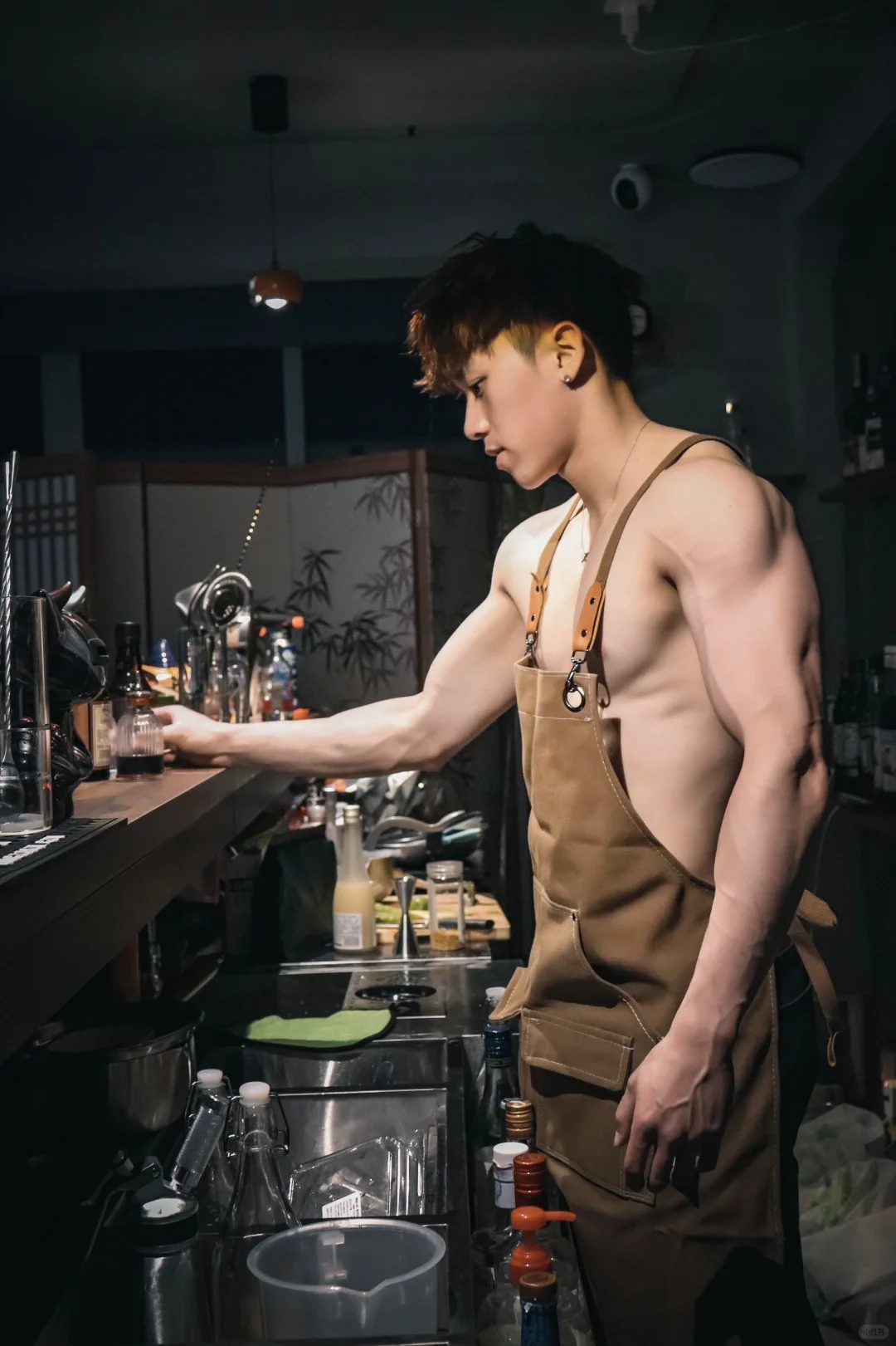 北体 182cm 冷白皮体育生，腹肌太撩人了！