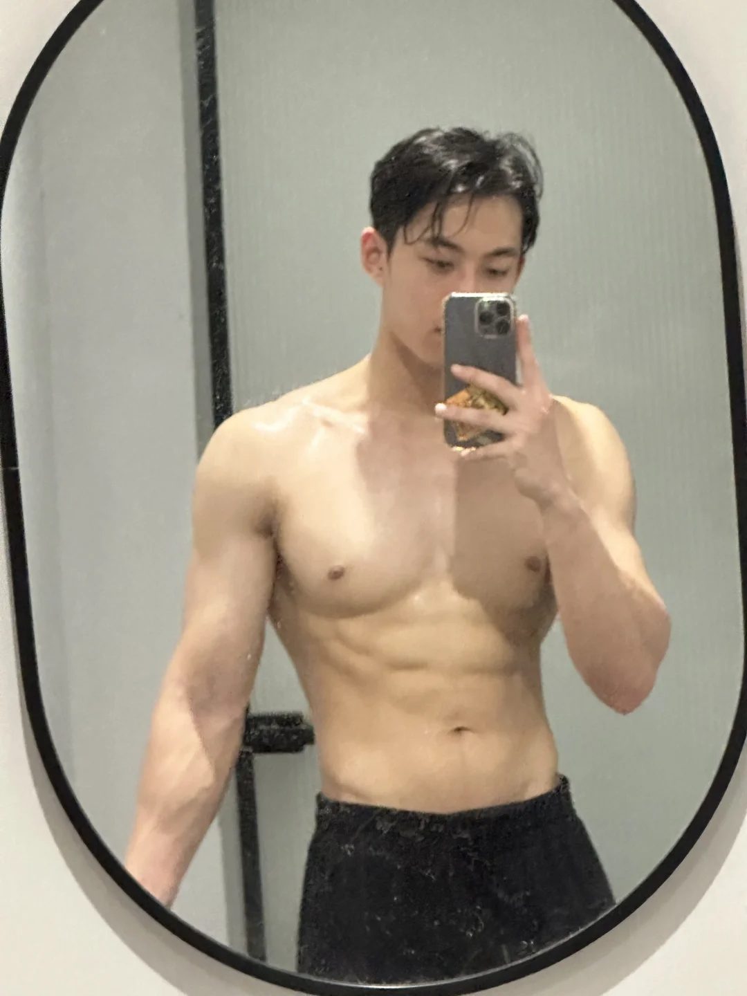潮汕扛旗酷哥，厚实肌肉兵哥哥