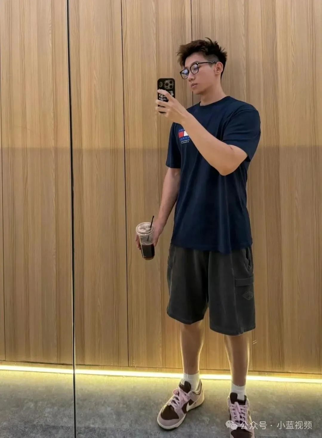 25 网红颜值穿搭性感迷人博主
