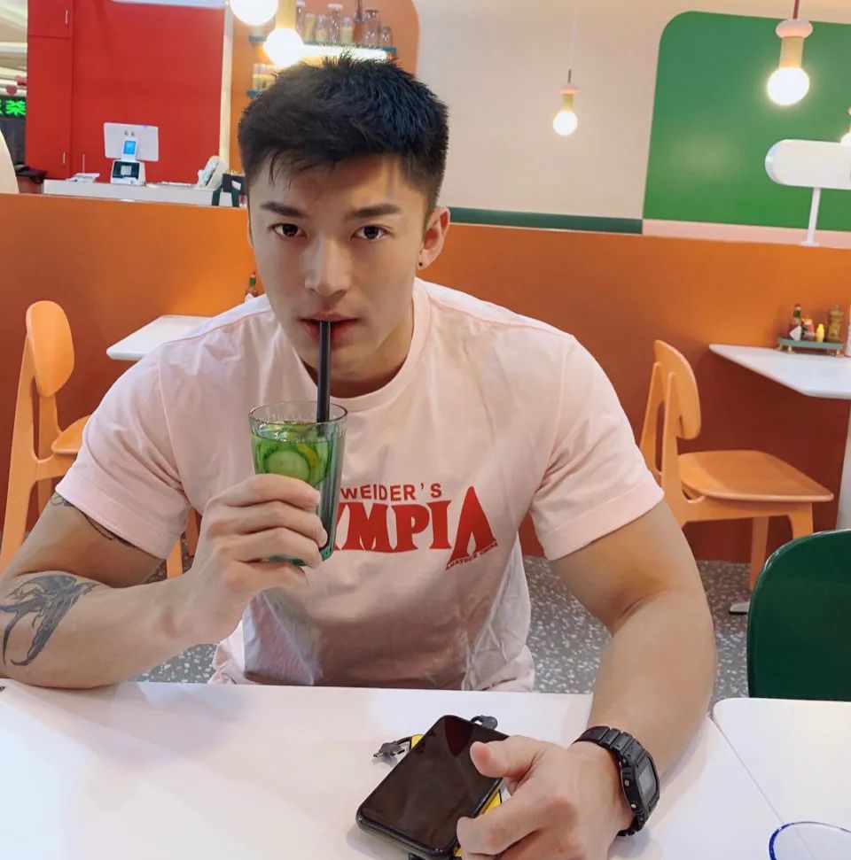 185CM 肌肉奶爸拍写真出圈，我真的超可以