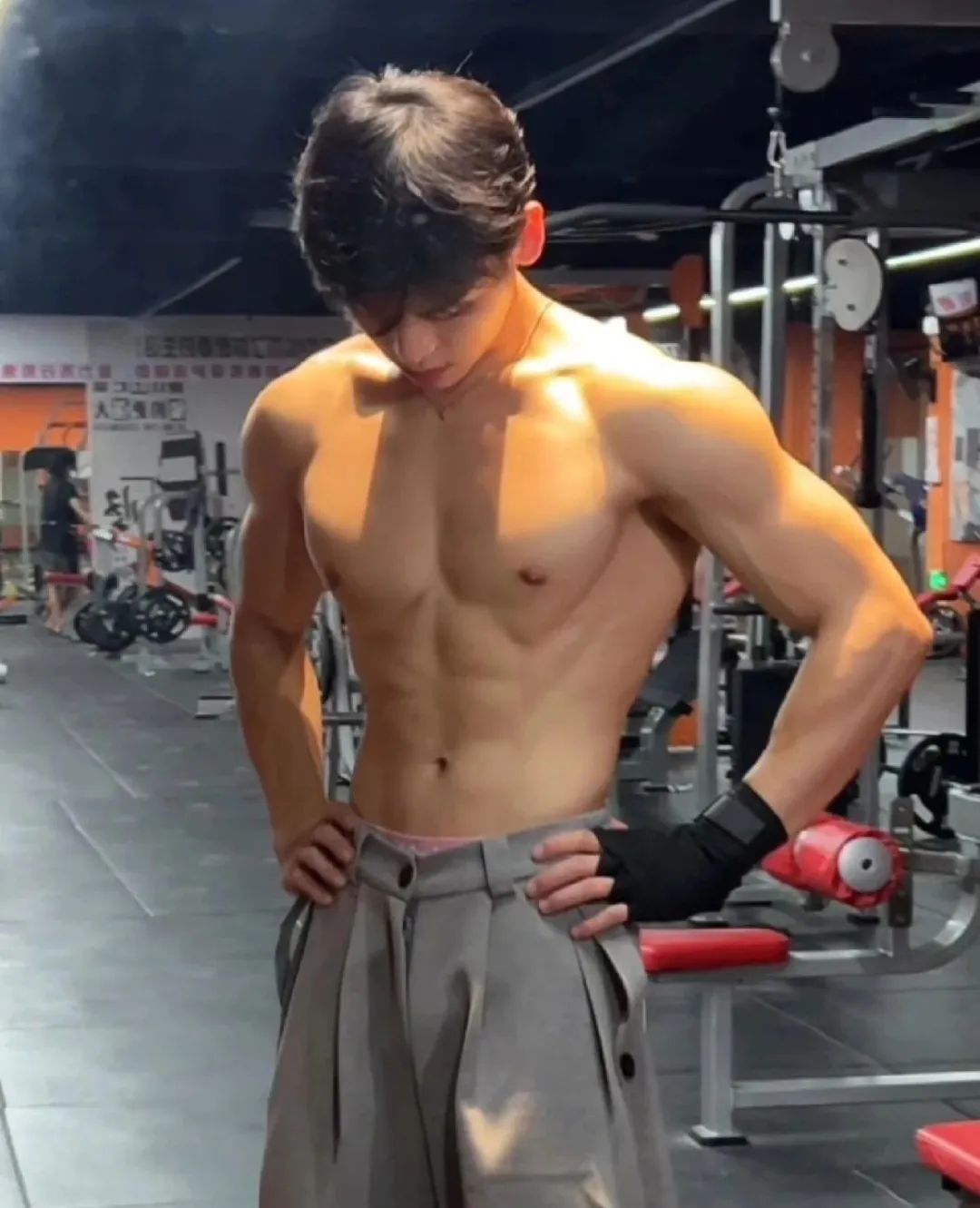 178cm 广东男大肌肉贼亮贼亮