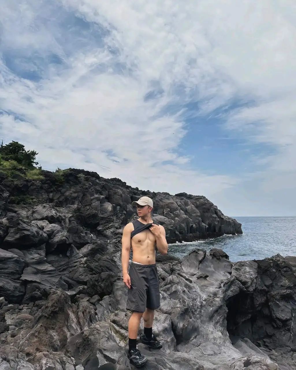 海边黑三角内裤薄肌小奶狗，谁的基达又响了？