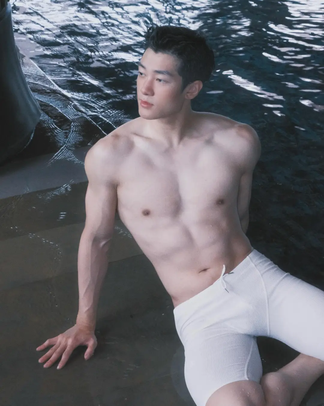 时尚圈新晋男神 " 巨大梁仔 ": 从北服走出的型男养成记