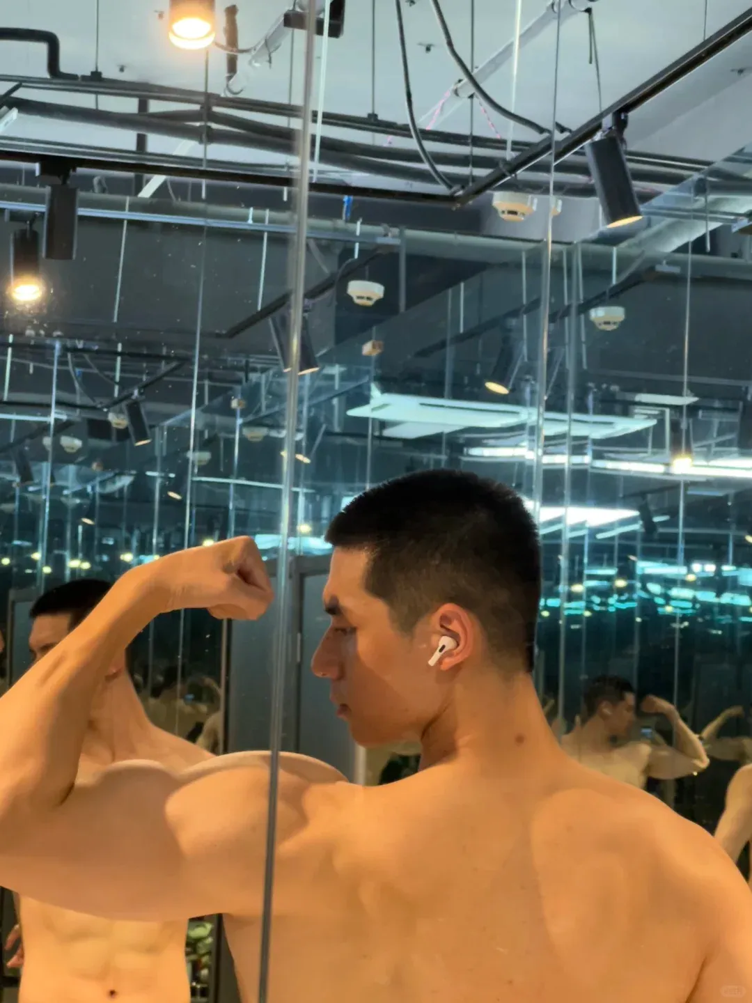 西北寸头汉子，肌肉腹肌 COSer