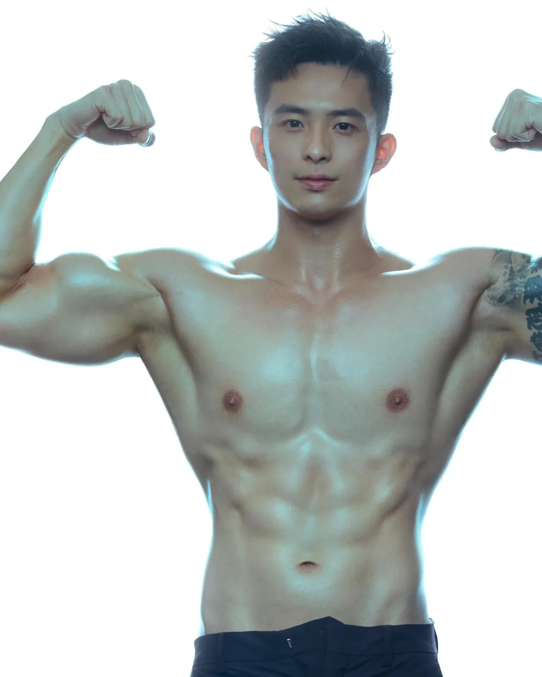 阳光 Boy：Shawn 的肌肉线条和笑容真是顶不住！
