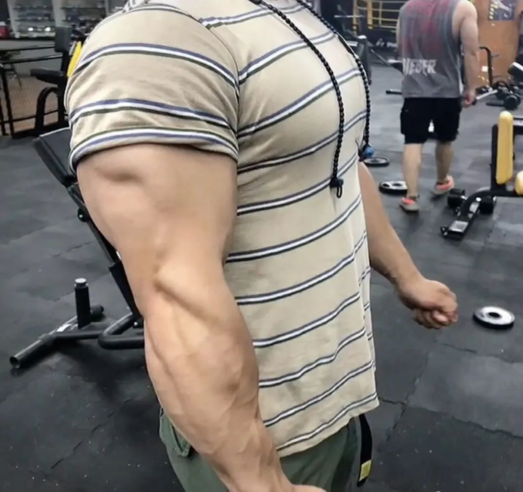 183CM 寸头医生脱掉正装白大褂，实力让网友尖叫！
