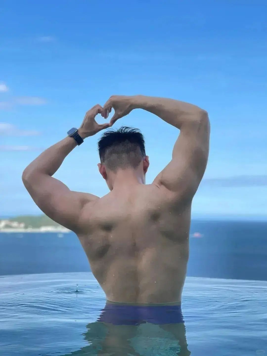 187cm 大长腿正装壮男，来当他媳妇！