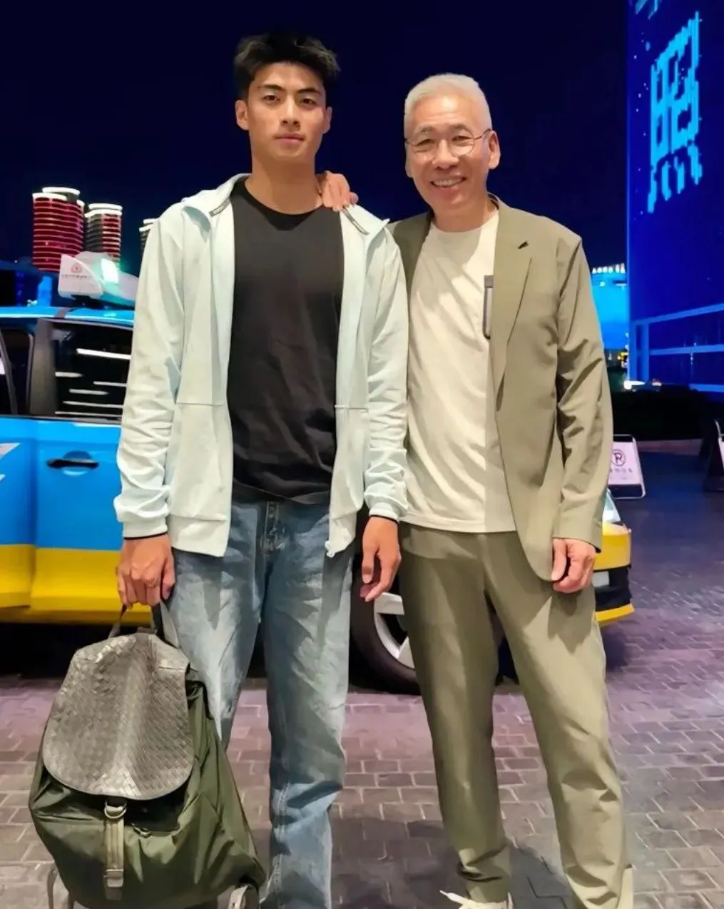 被刘姥姥称赞鼻子大！山东体院 20 岁足球体育生男大，我可以了
