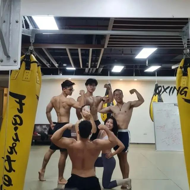 健身教练凭借身材火出圈！