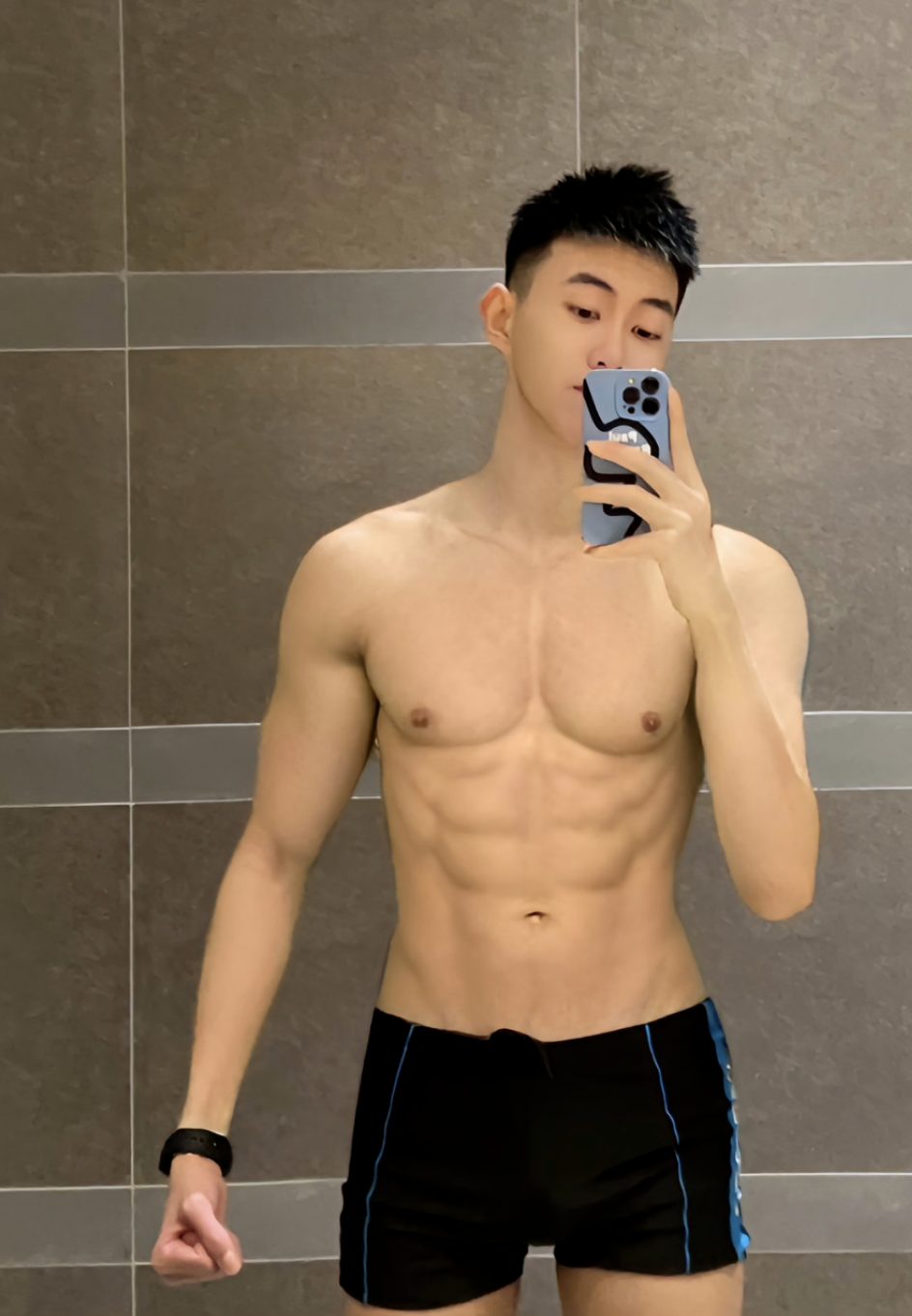 操场跑步的长腿男，我有可以了