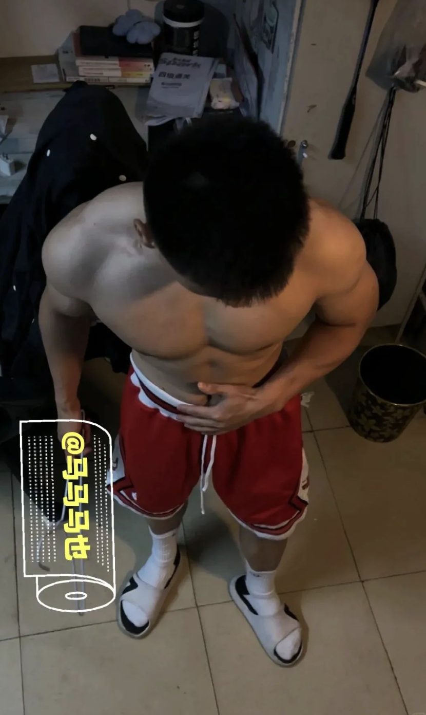 体院寸头肌肉体育生，宿舍荷尔蒙太炸裂了！