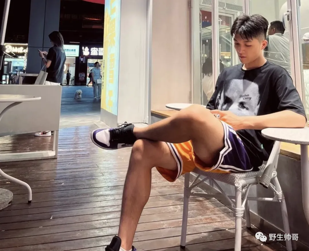 湖南工大 20 的体育生发育太好，长腿翘臀让人都心动！