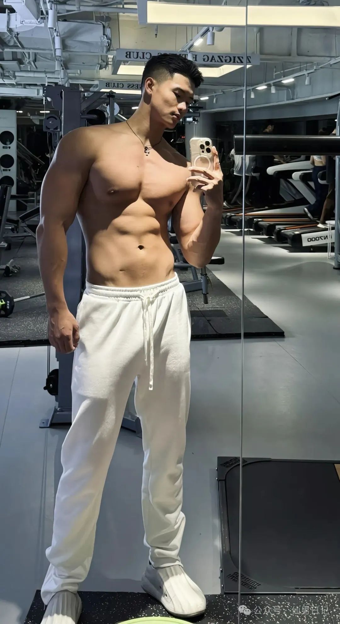 和人妖互动的 189cm 体育生找到了!网友直呼:看着就厉害…… 和人妖互动的 189cm 体育生找到了!网友直呼:看着就厉害……