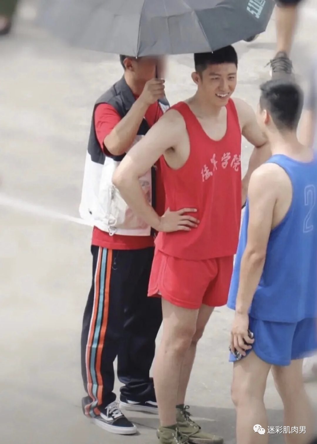 黄景瑜穿西裤大长腿也太凸啦？视频也太好看了！！