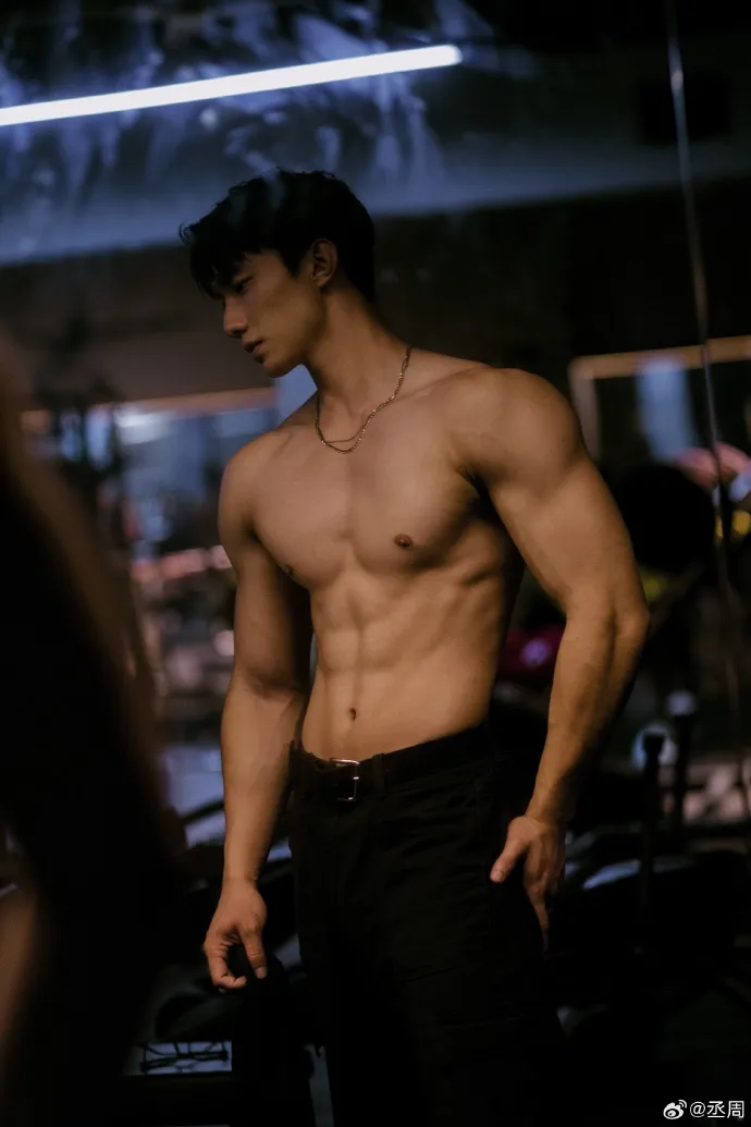 江西肌肉男大，阳光帅气