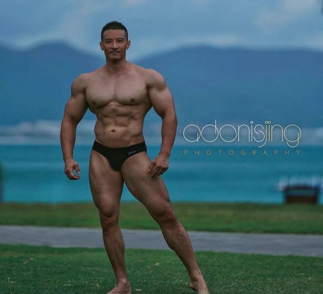 “大鼻宝藏男神”张戈，从退伍兵到冠军级健美选手，他的肌肉美学让人上瘾！
