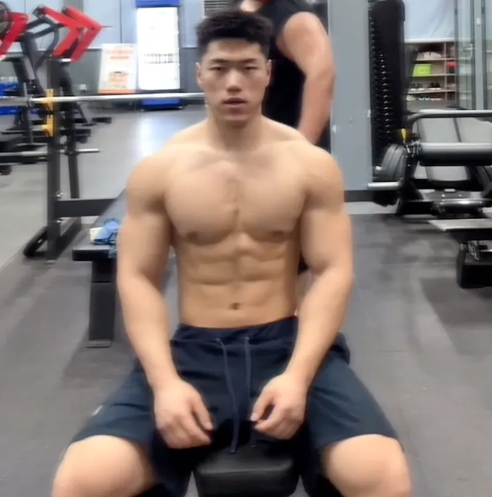 直男教练洗澡小视频已疯传