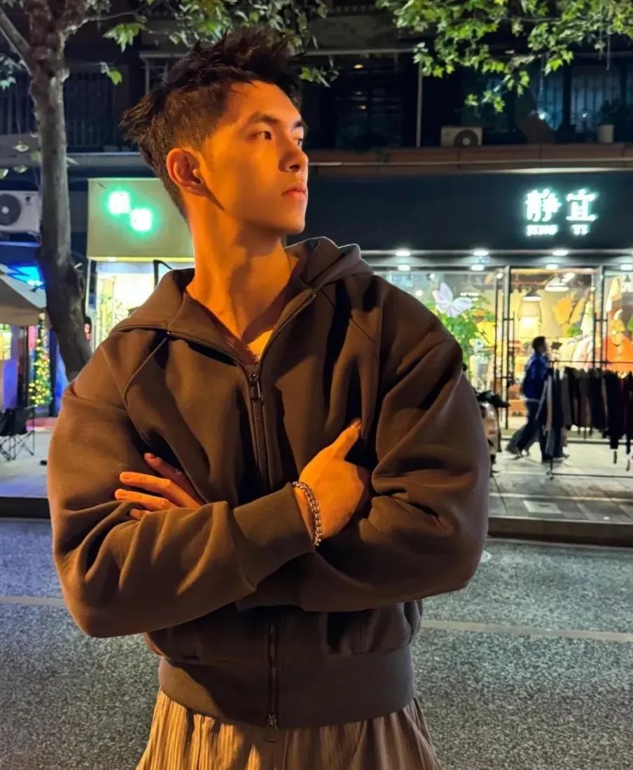 成都小狼狗，肌肉太绝了~