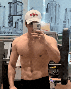 汕头马拉松惊现肌肉灰太狼，这谁顶得住啊