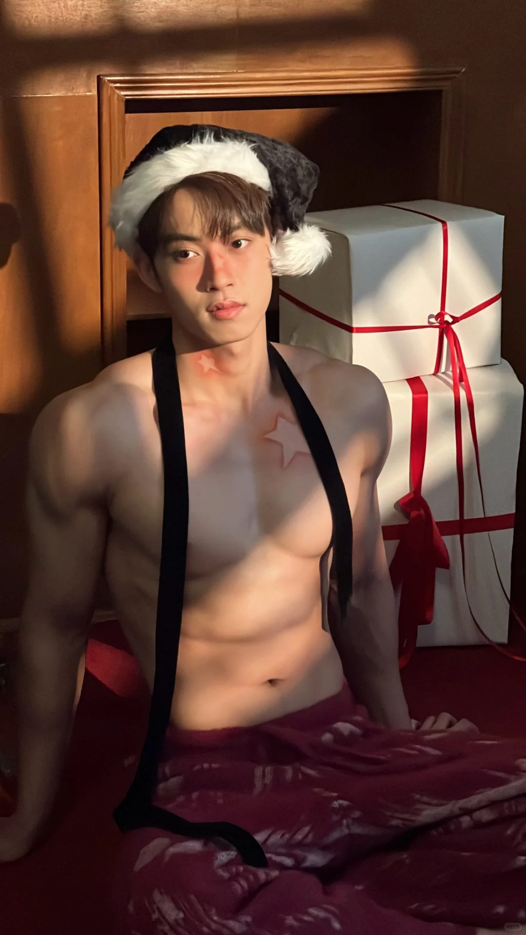 潮汕扛旗酷哥，厚实肌肉兵哥哥