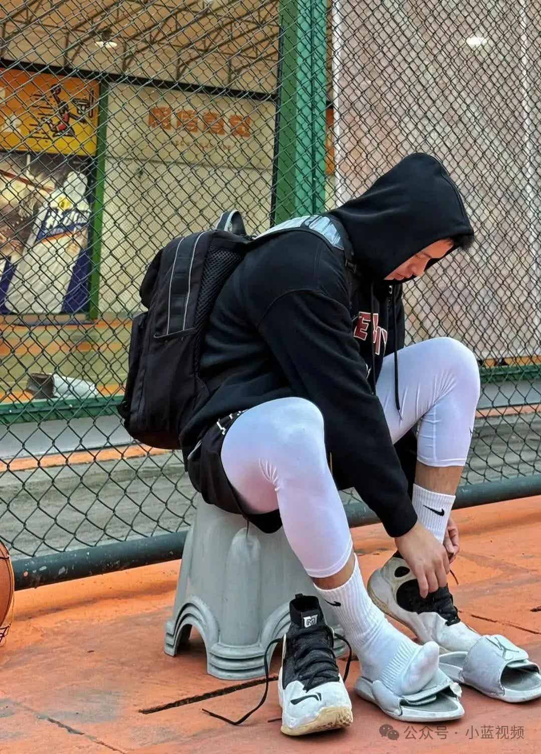 182cm 粗大篮球体育生大脚猎奇满足感! 182cm 粗大篮球体育生大脚猎奇满足感!