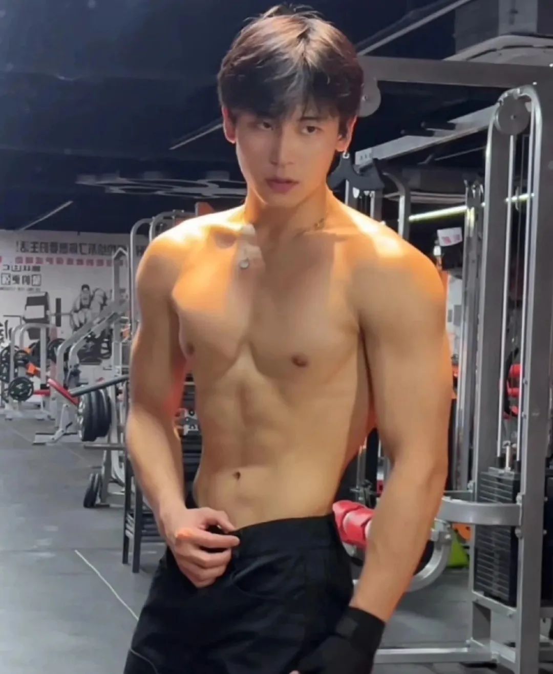178cm 广东男大肌肉贼亮贼亮
