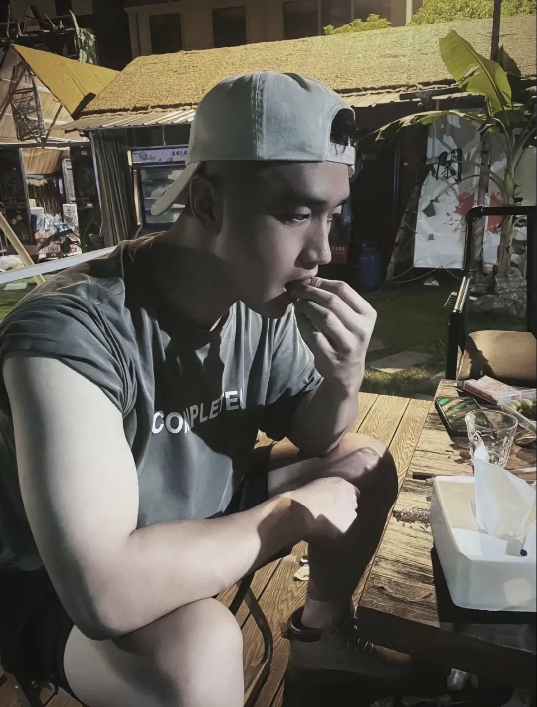 寸头迷彩兵哥脱了自拍真好看！穿灰短裤太太有型啦！！
