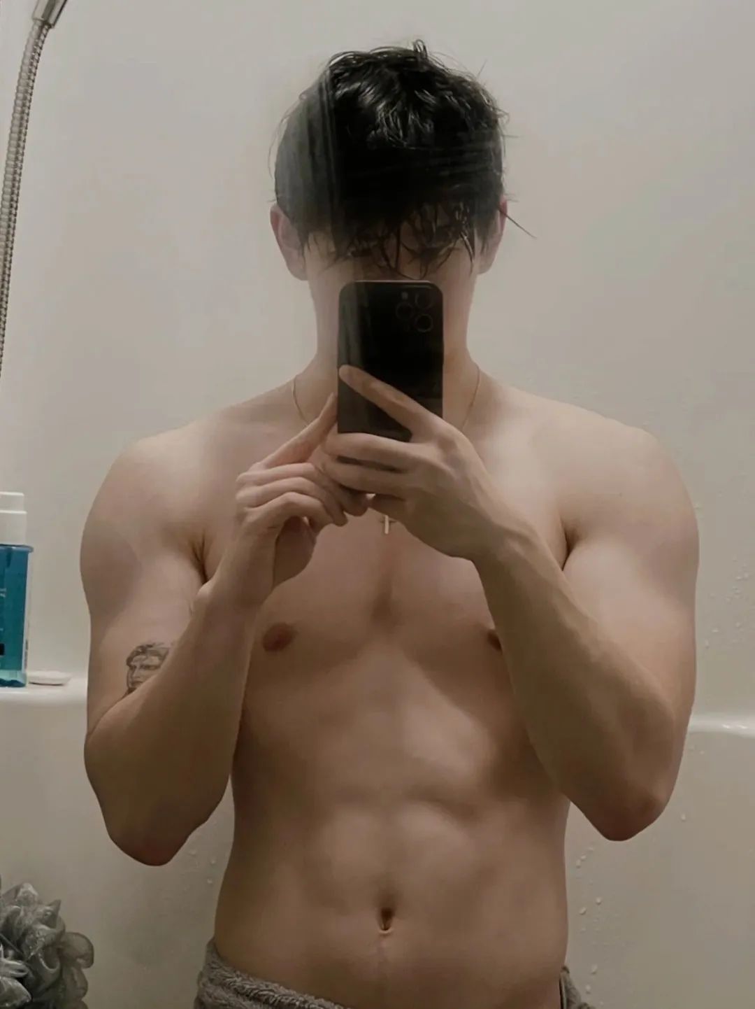 190CM 肌肉护士小哥哥脱衣自拍，简直让人心跳加速！