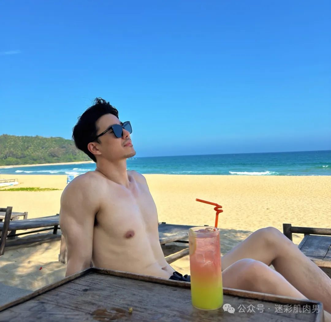 188CM 刘杰穿灰裤子真好看？这样也太不见外了吧！
