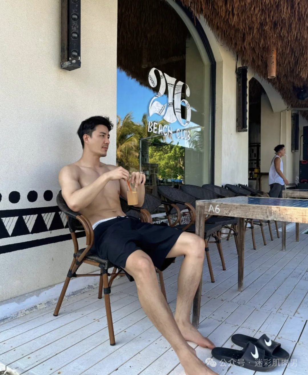 188CM 刘杰穿灰裤子真好看？这样也太不见外了吧！
