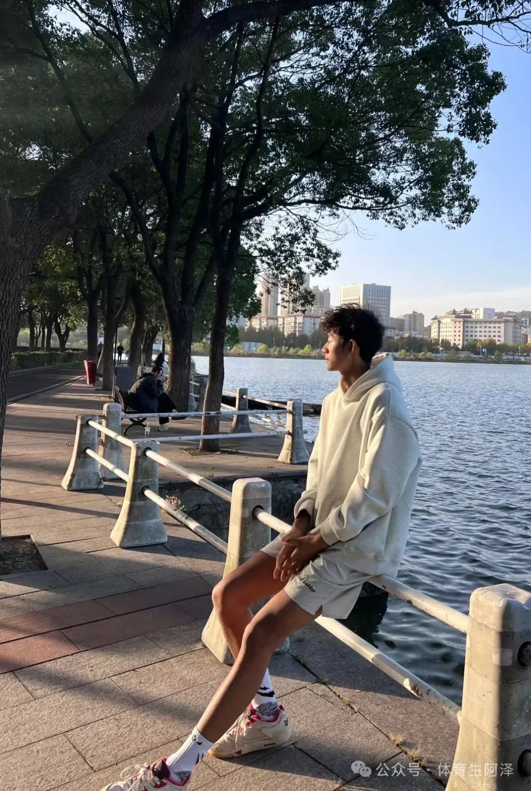 195 体育生运动员,大长腿无处安放,腿比命长,好喜欢....... 195 体育生运动员,大长腿无处安放,腿比命长,好喜欢.......