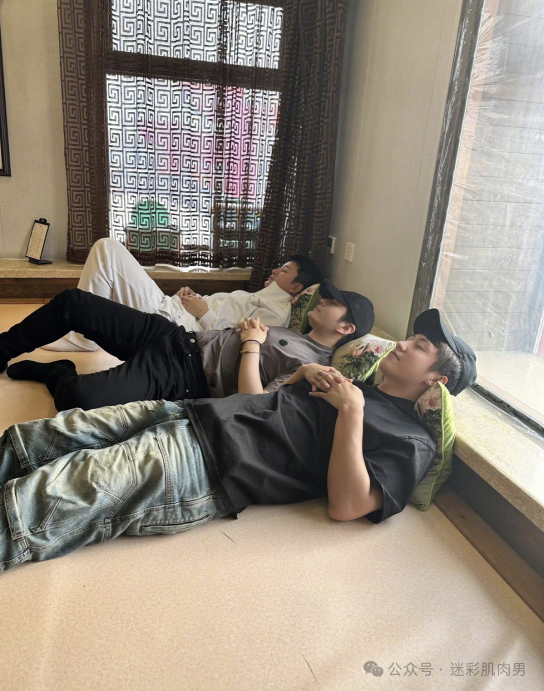 黄景瑜穿西裤大长腿也太凸啦？视频也太好看了！！