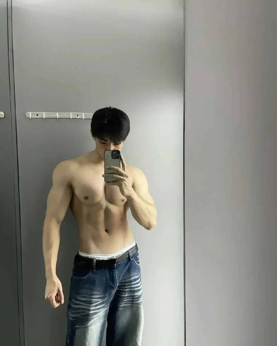 圣诞狂欢夜肌肉男神,撩人高手 圣诞狂欢夜肌肉男神,撩人高手