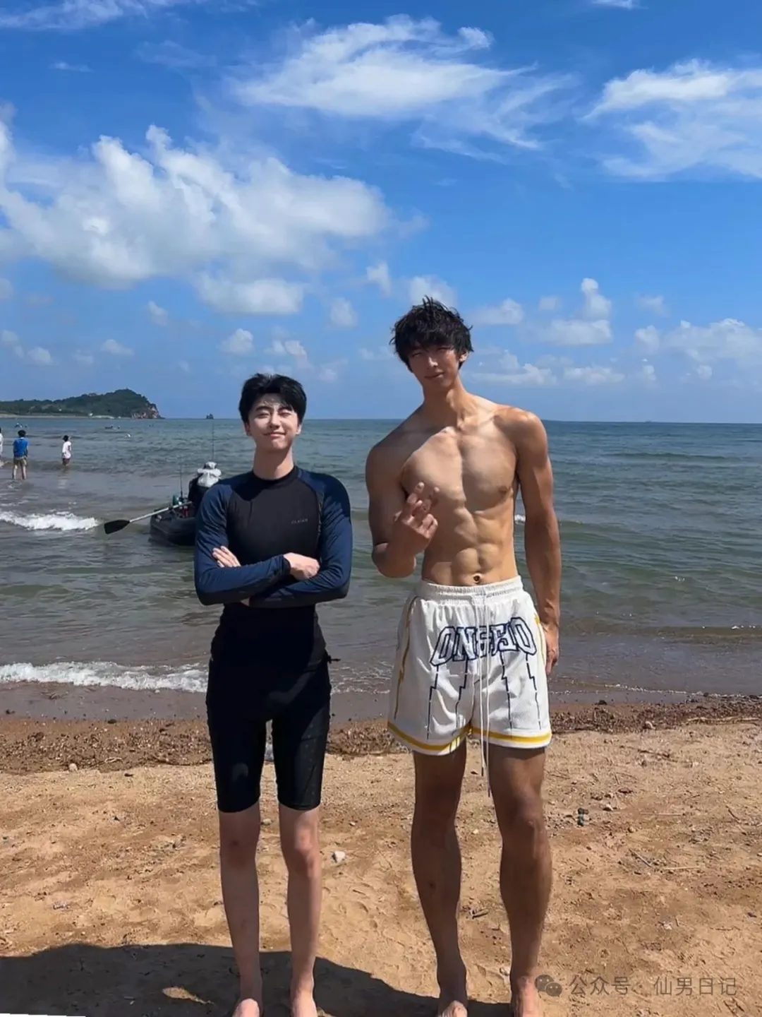 疯狂晒 199cm 体育生男友！网友求饶：不要秀恩爱了……