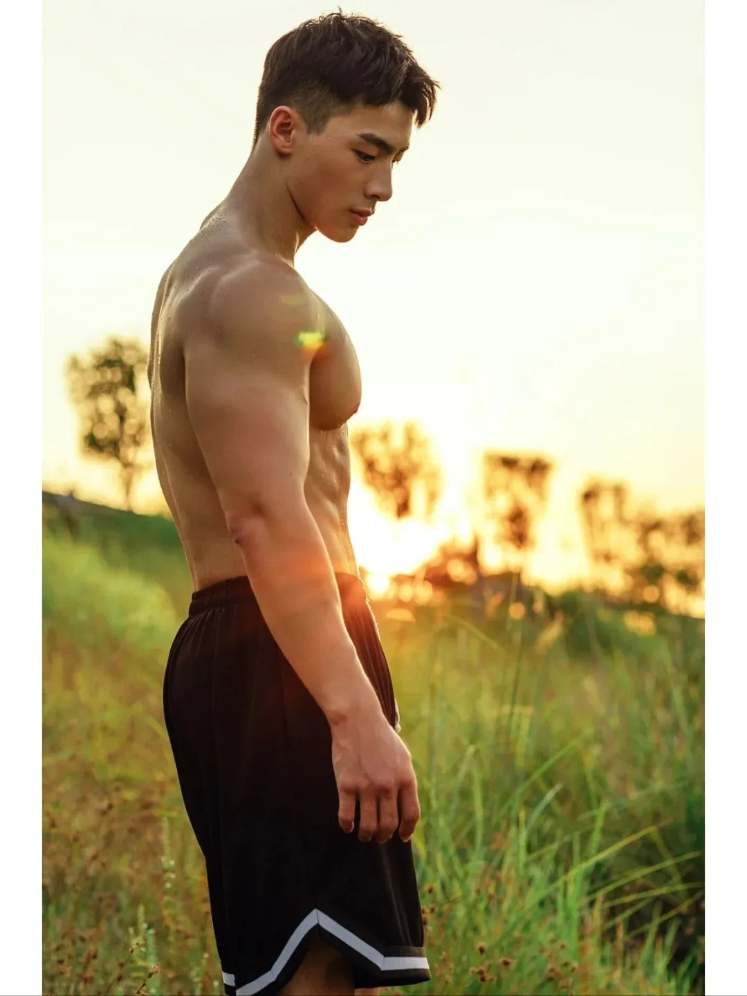 彭果健身冠军披古风衣凸显诱人肌肉线条,撩人力度 Max 彭果健身冠军披古风衣凸显诱人肌肉线条,撩人力度 Max