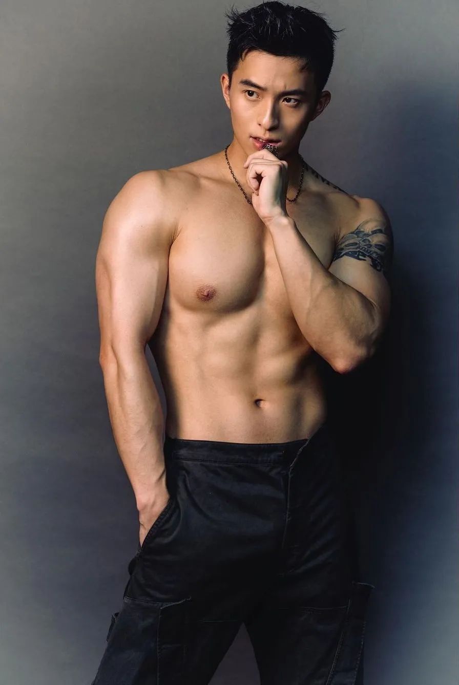 阳光 Boy：Shawn 的肌肉线条和笑容真是顶不住！