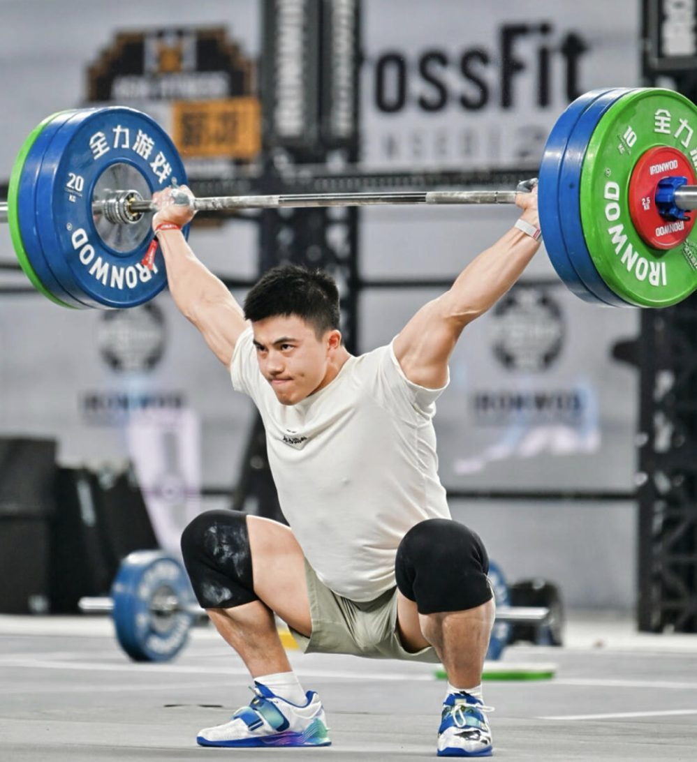 CrossFit 陈胜穿短裤举重火啦，实力太大太强了！！