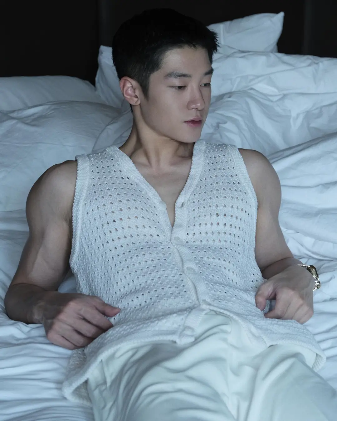 时尚圈新晋男神 " 巨大梁仔 ": 从北服走出的型男养成记