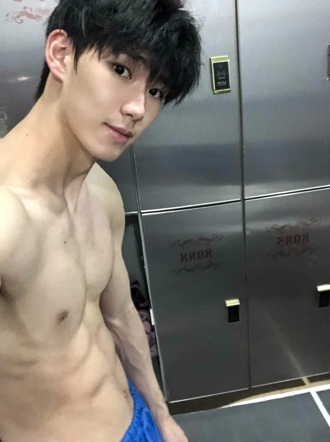 宽肩、手臂好线条的中戏小帅哥
