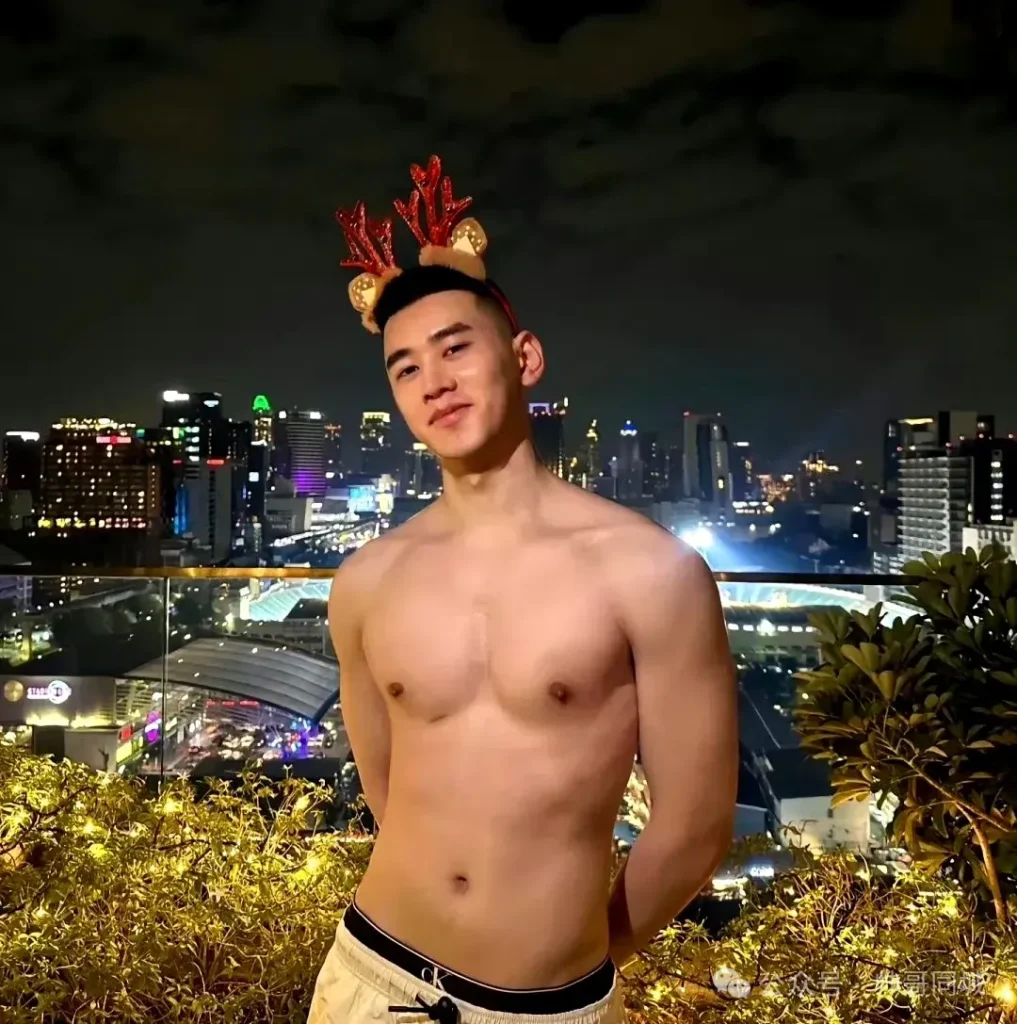 海边阳光帅气肌肉男散发荷尔蒙！