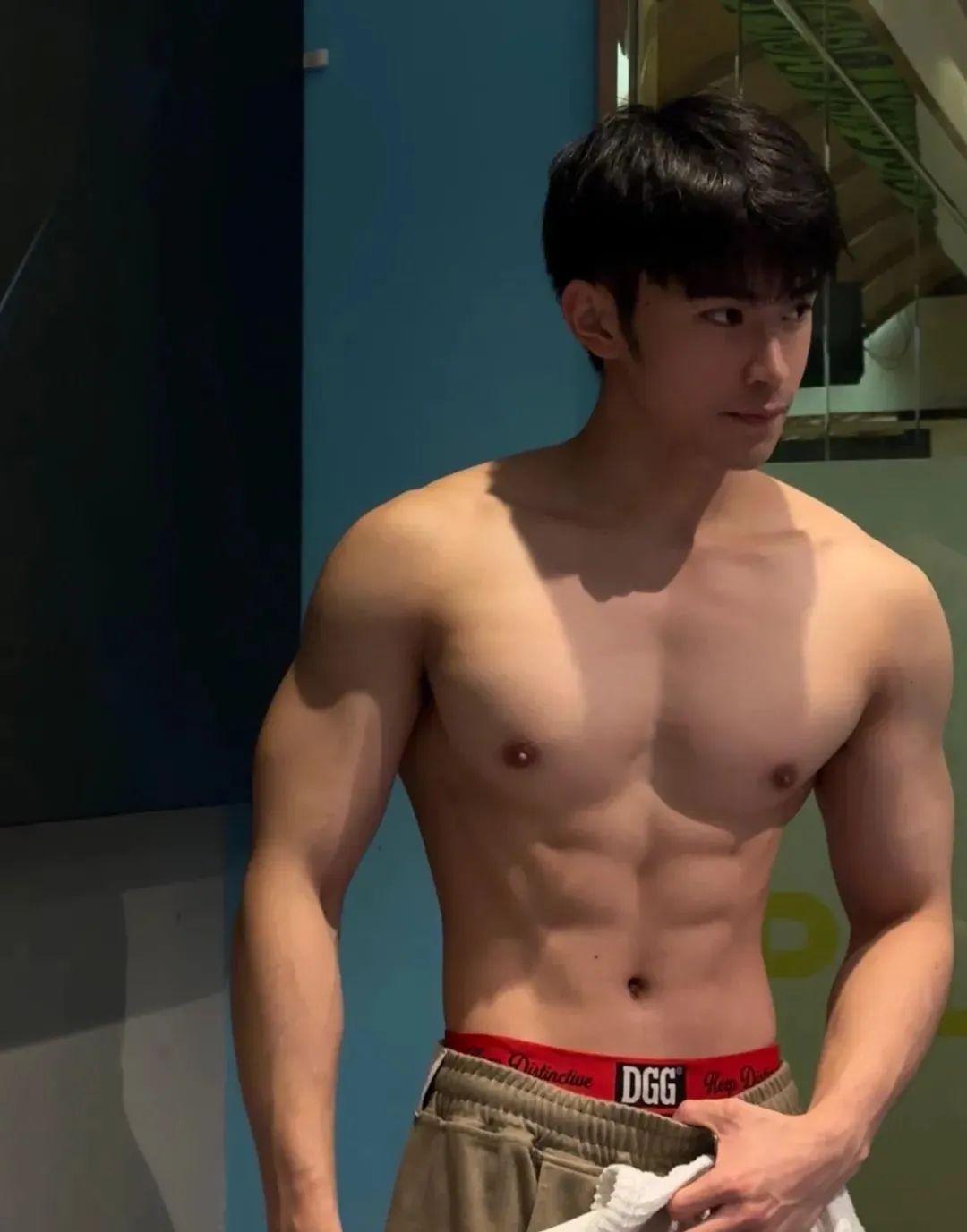 183cm 浙江人鱼线肌肉立体男大！