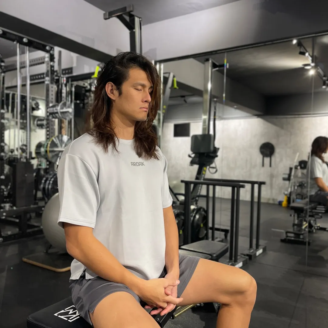 轻艇选手，野性长发完美搭配巧克力腹肌，这腱子肉满溢划艇