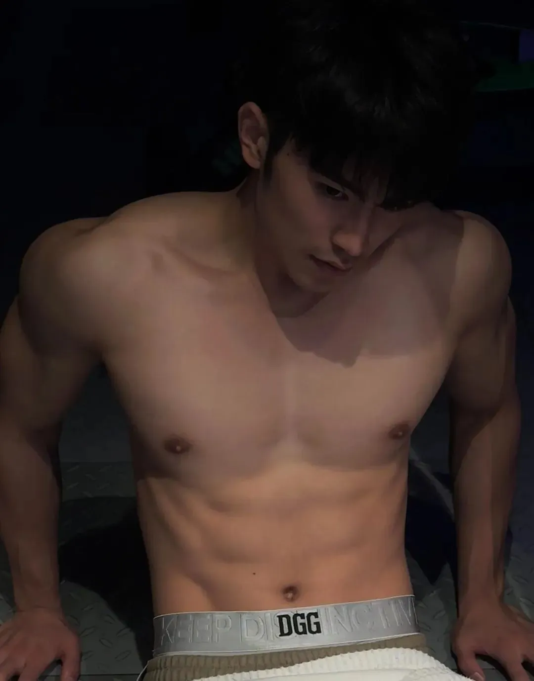 183cm 浙江人鱼线肌肉立体男大！