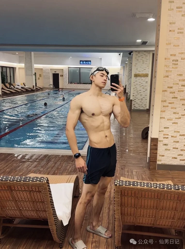 时隔两年，这个 188cm 体育生男大回来了……