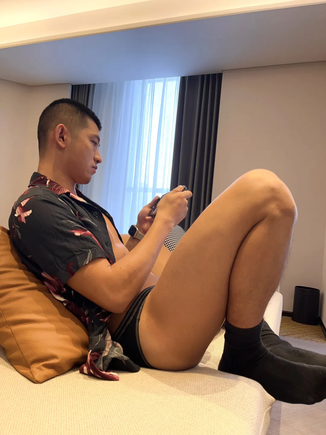 穿吊带的寸头弟弟也太有型了，看看谁又可以啦！