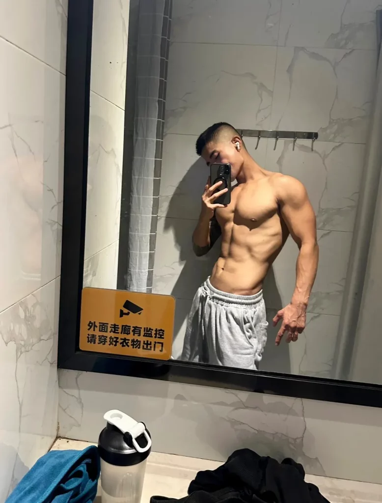 那个被偷袜子的小红书肌肉博主，原来是他
