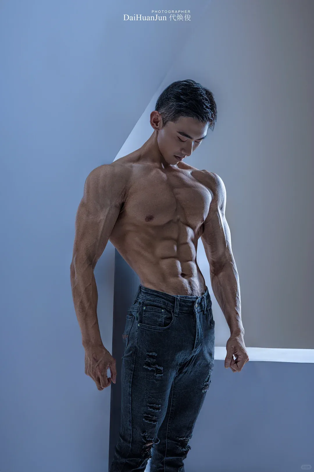 肌肉维度震撼全场，健体冠军小哥哥漫画般的肌肉！