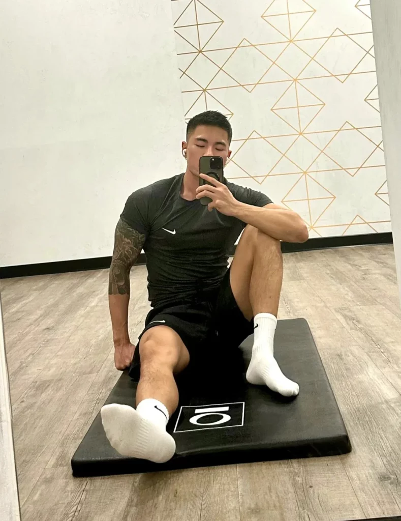 那个被偷袜子的小红书肌肉博主，原来是他